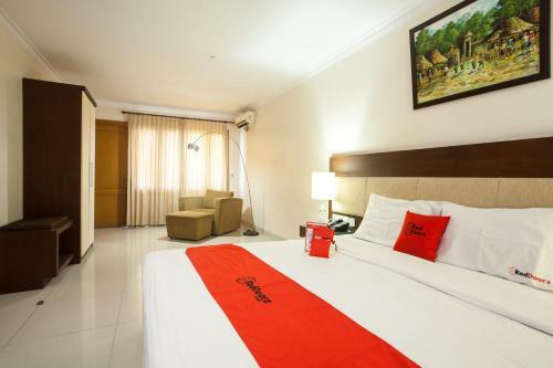 Hotel Reddoorz Premium @ Raya Nginden