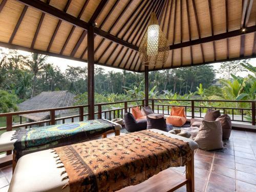 Villa Candi Kecil Empat