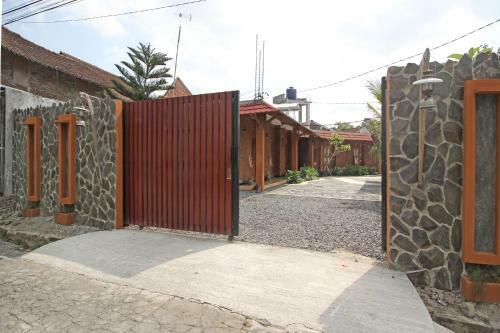 Hostal Reddoorz Near Akmil Magelang