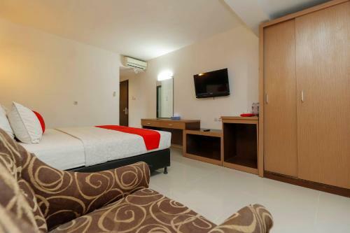 Hostal Reddoorz Plus Near Karebosi Area