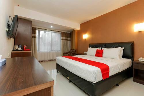 Hostal Reddoorz Plus Near Karebosi Area