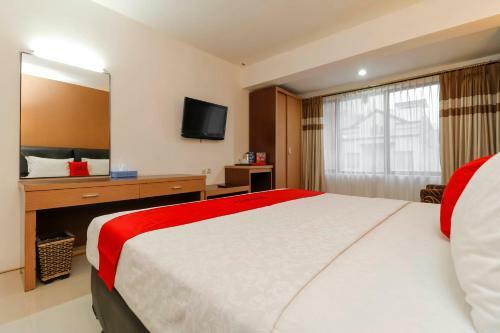 Hostal Reddoorz Plus Near Karebosi Area
