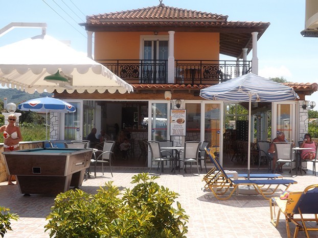 Makis Studios Apartments
