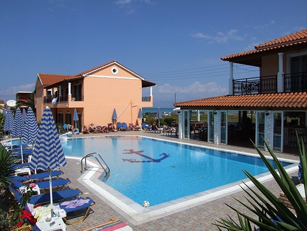 Makis Studios Apartments