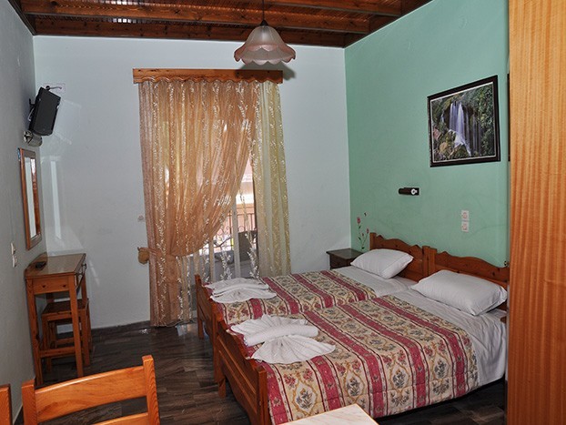 Makis Studios Apartments