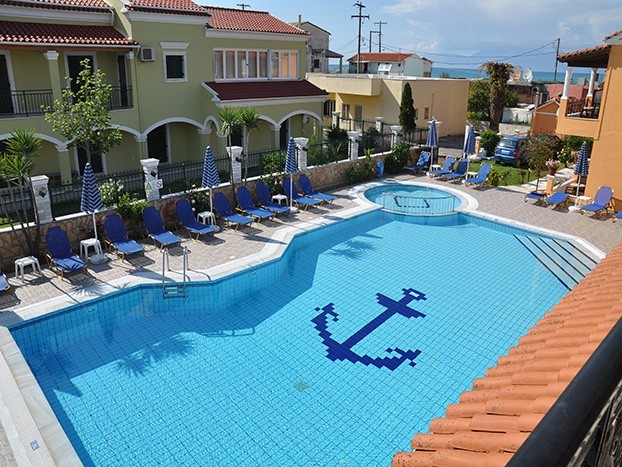 Makis Studios Apartments