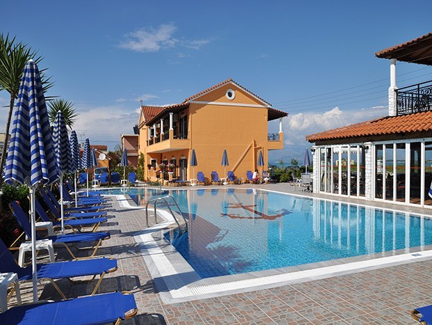 Makis Studios Apartments