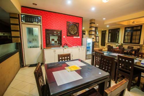 Hostal Sri Ratu Hotel