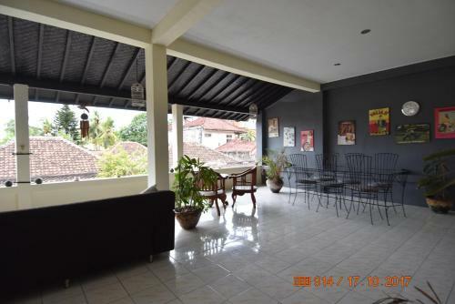 Central Lovina Apartment