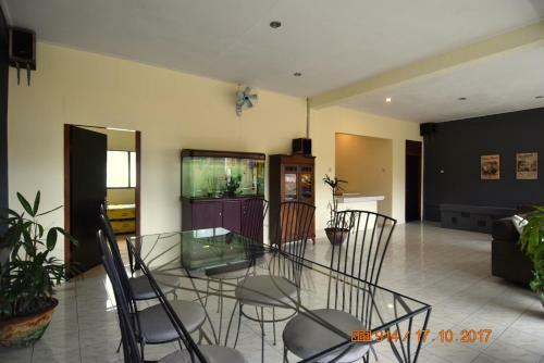 Central Lovina Apartment