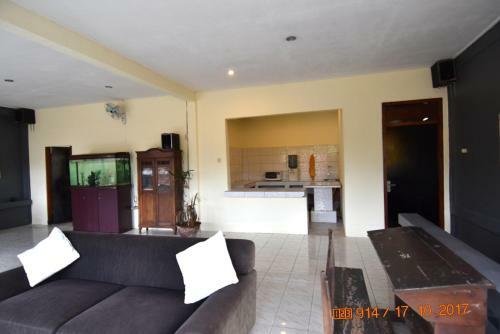 Central Lovina Apartment
