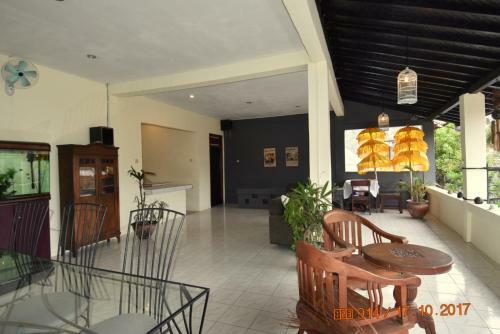 Central Lovina Apartment