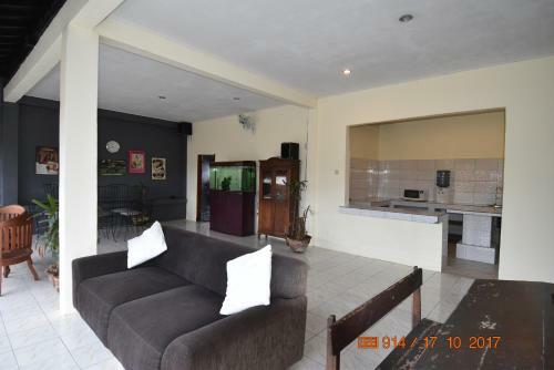 Central Lovina Apartment