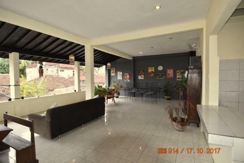 Central Lovina Apartment
