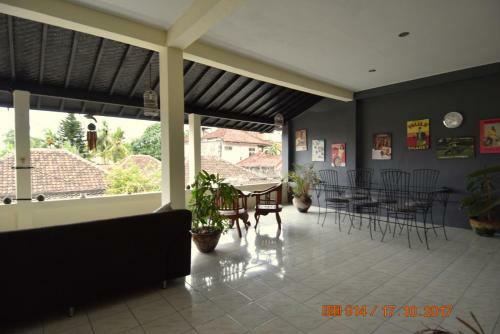 Central Lovina Apartment