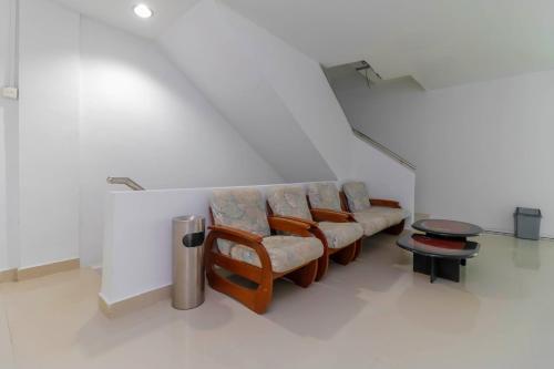 Hotel Reddoorz Plus Near Kepri Mall