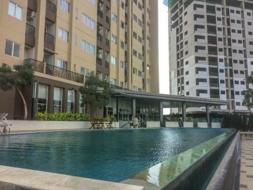Comfortable 1br The Oasis Lippo Cikarang Apartment By Travelio