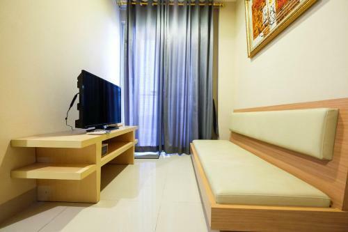 Comfortable 1br The Oasis Lippo Cikarang Apartment By Travelio