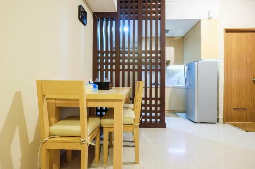 Comfortable 1br The Oasis Lippo Cikarang Apartment By Travelio