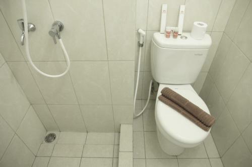 Modern And Comfortable Studio Apartment Springlake Summarecon Near Summarecon By Travelio