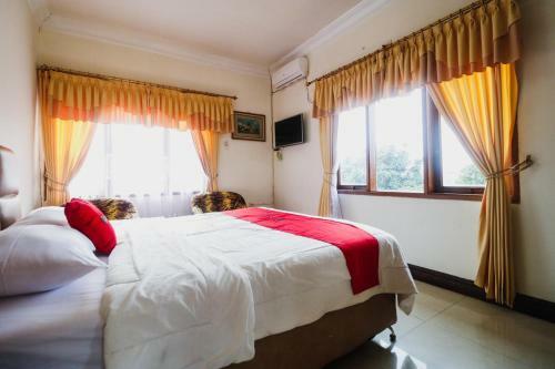 Hostal Reddoorz @ Cibogo Puncak Bogor