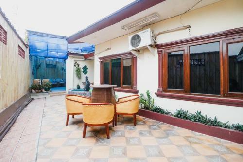 Hostal Reddoorz @ Cibogo Puncak Bogor
