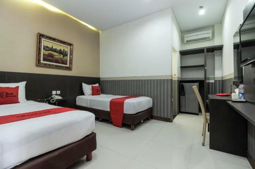 Hotel Reddoorz Plus @ Tuparev Cirebon
