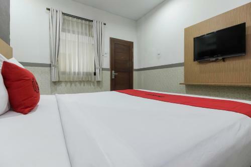 Hotel Reddoorz Plus @ Tuparev Cirebon