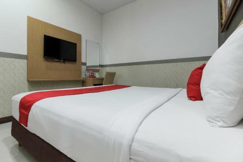 Hotel Reddoorz Plus @ Tuparev Cirebon