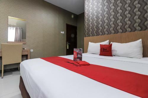Hotel Reddoorz Plus @ Tuparev Cirebon