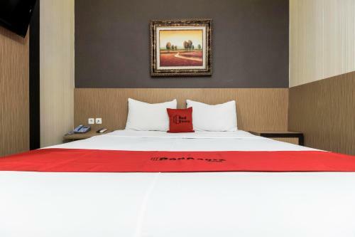Hotel Reddoorz Plus @ Tuparev Cirebon
