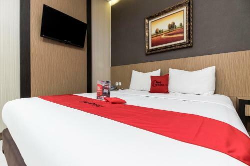 Hotel Reddoorz Plus @ Tuparev Cirebon