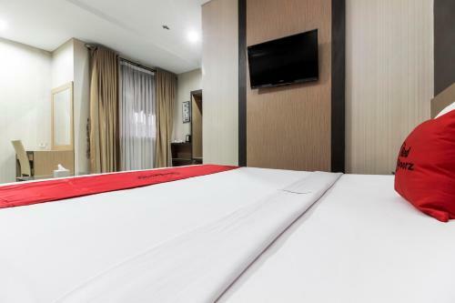 Hotel Reddoorz Plus @ Tuparev Cirebon