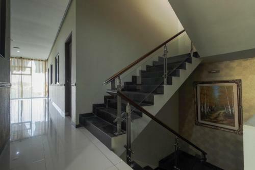 Hotel Reddoorz Plus @ Tuparev Cirebon