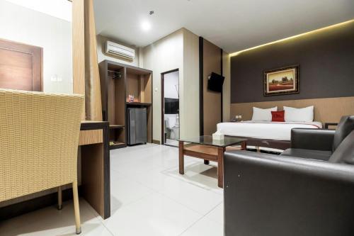 Hotel Reddoorz Plus @ Tuparev Cirebon