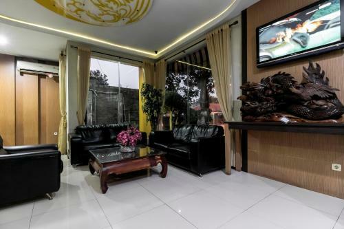 Hotel Reddoorz Plus @ Tuparev Cirebon