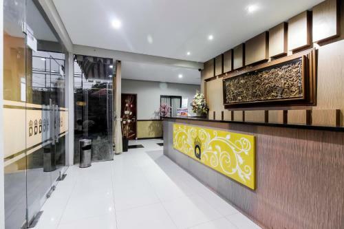 Hotel Reddoorz Plus @ Tuparev Cirebon