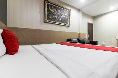 Hotel Reddoorz Plus @ Tuparev Cirebon