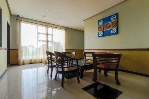 Hotel Reddoorz Plus @ Tuparev Cirebon