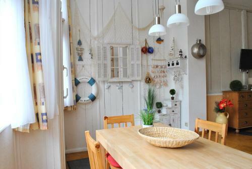 Apartamento Ferienwohnung Warnem�nde Altstadt (rc)