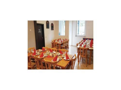 Seven-bedroom Apartment In Unterwellenborn