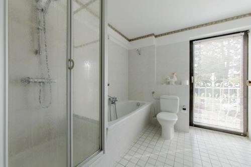 2 Private Single Rooms (6400)