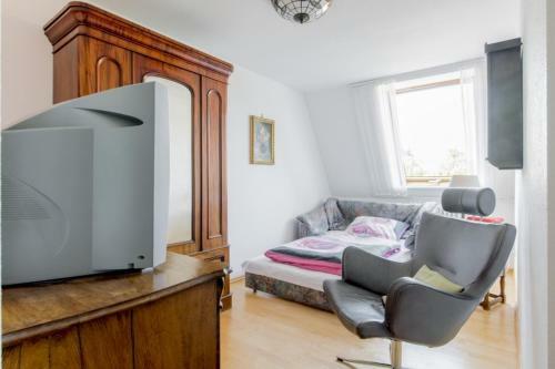 2 Private Single Rooms (6400)