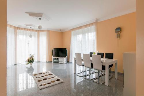 Best Private House (6557)