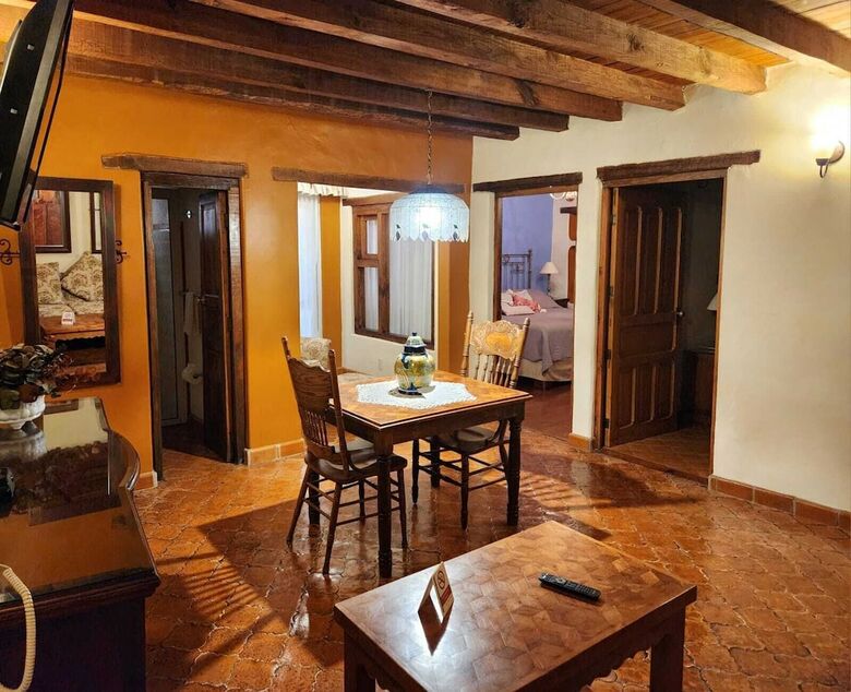 Hotel El Meson De Los Poetas