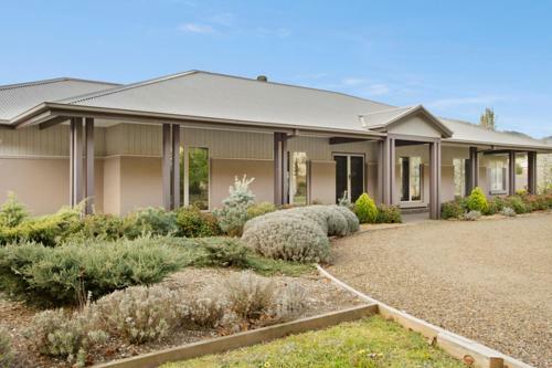 Apartamento Collins Retreat - 4 Bedroom Home With Pool