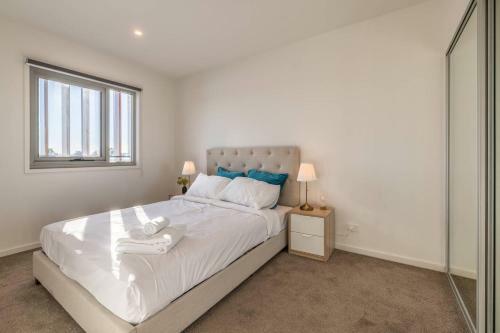 Stylish Box Hill 1 Bedroom Apartment W/parking