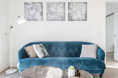 Stylish Box Hill 1 Bedroom Apartment W/parking