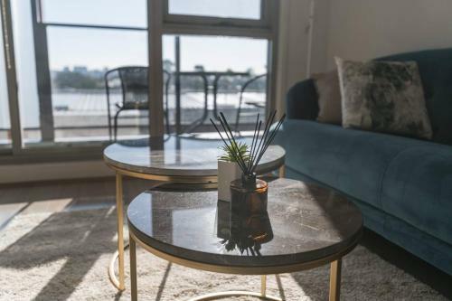 Stylish Box Hill 1 Bedroom Apartment W/parking