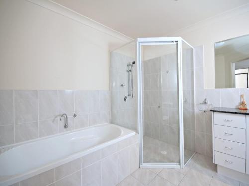 Sandy Point Road, 21a